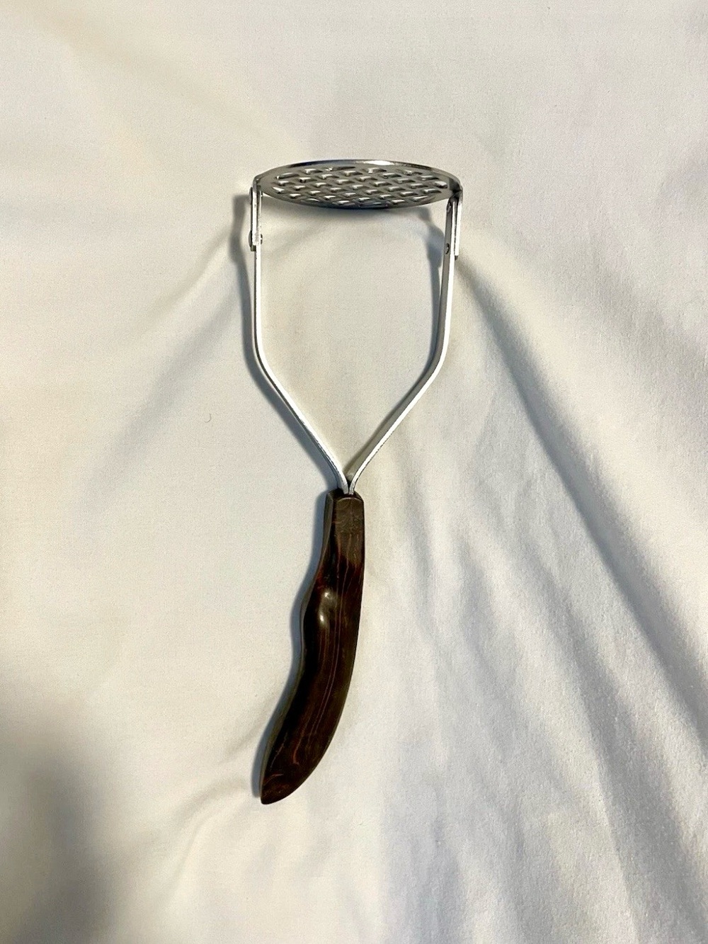 *VINTAGE* Cutco #14 Manual Potato Masher  - Brown Wood-like Handle - Made in USA